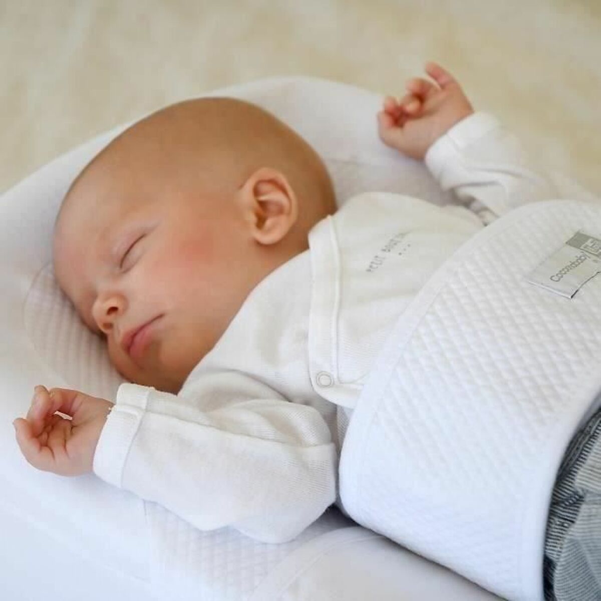 Coussin RED CASTLE Blanc