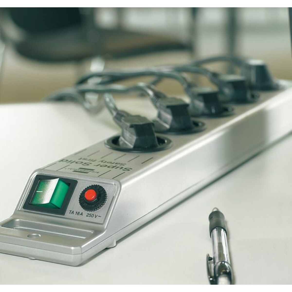 Multiprise 8 Prises avec Interrupteur Brennenstuhl Super-Solid-Line 3600 W (2,5 m)