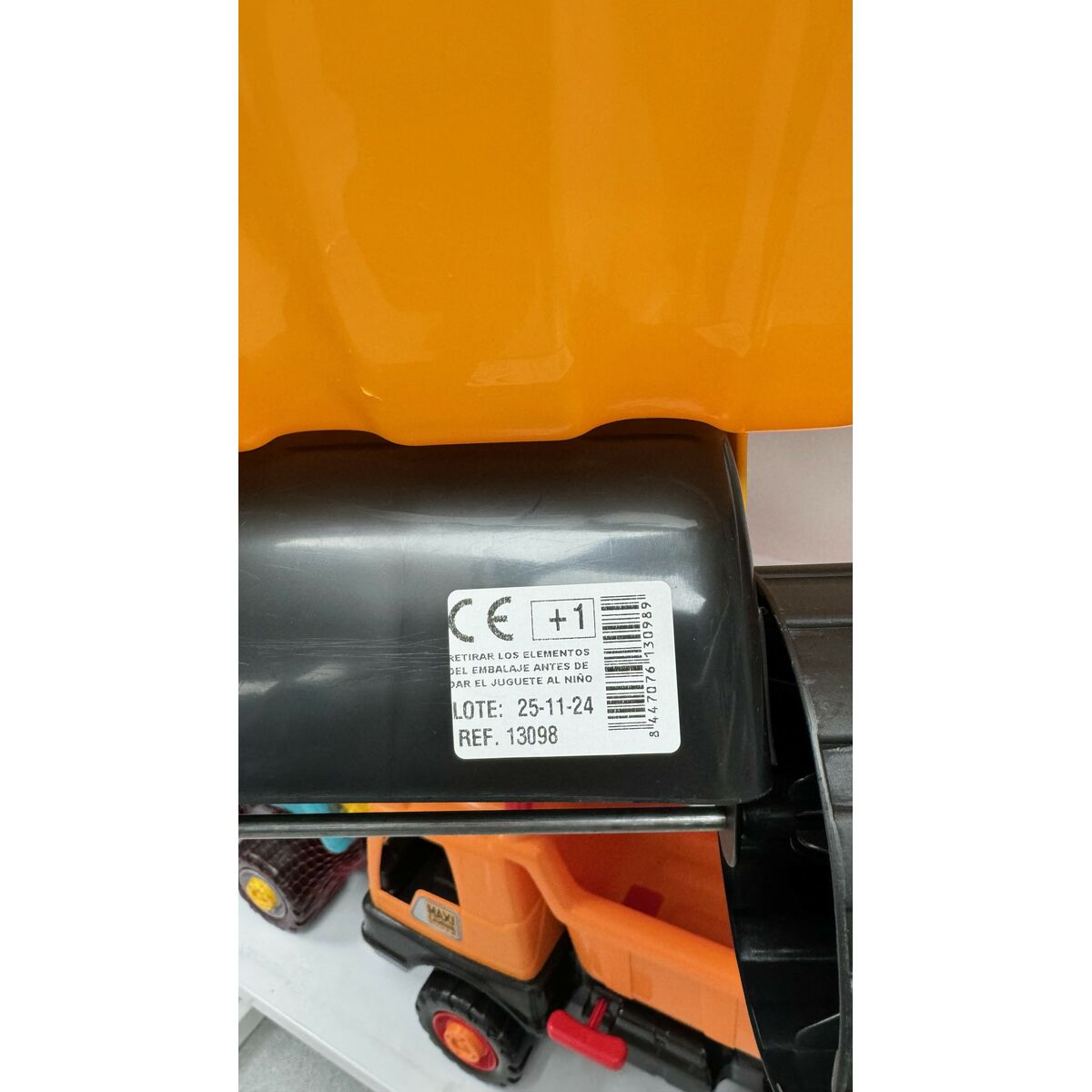 Camion-benne et excavateur AVC 13098