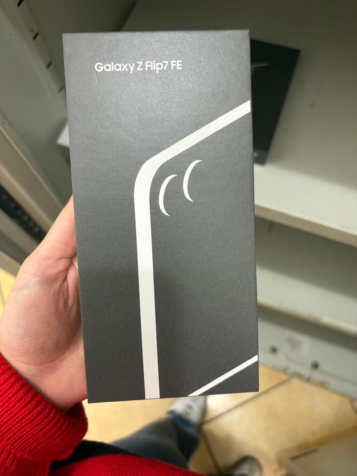Samsung Z Flip 7 FE 5G 256GB Black - Déstockage - Neuf - Scéllé d'origine légèrement endommagé